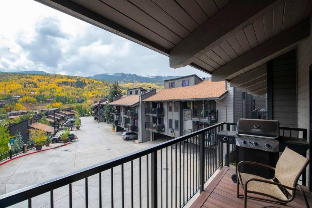 Updated 3 Bedroom 2 Ba With Pool & Hot Tub - Stunning Mountain Views! 스노우매스 빌리지 외부 사진