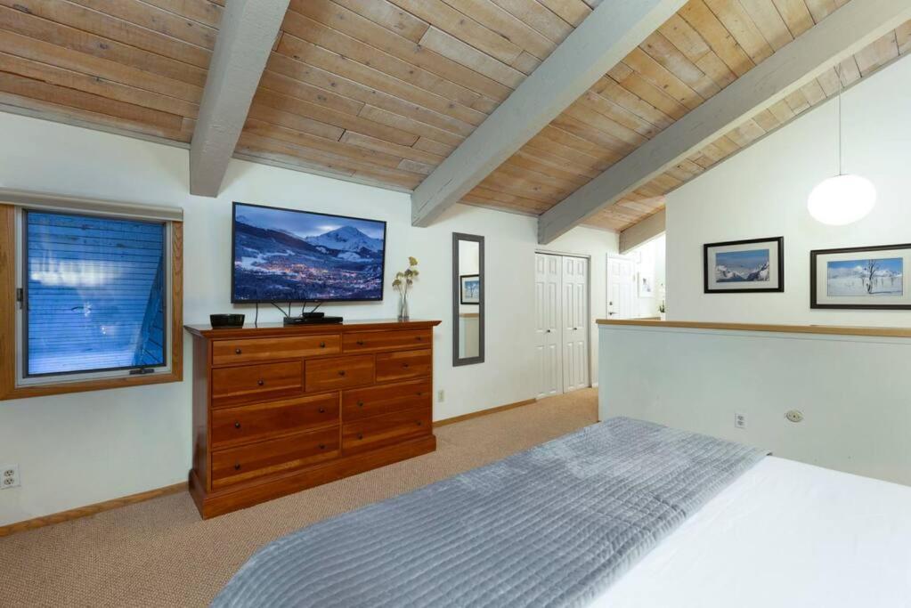 Updated 3 Bedroom 2 Ba With Pool & Hot Tub - Stunning Mountain Views! 스노우매스 빌리지 외부 사진