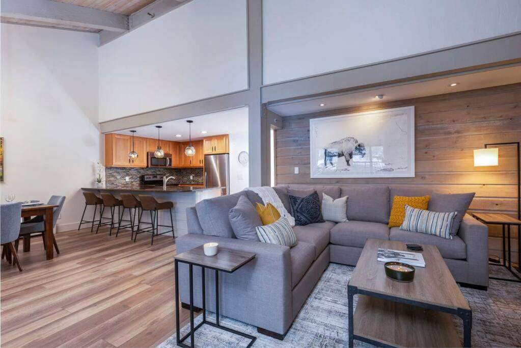 Updated 3 Bedroom 2 Ba With Pool & Hot Tub - Stunning Mountain Views! 스노우매스 빌리지 외부 사진