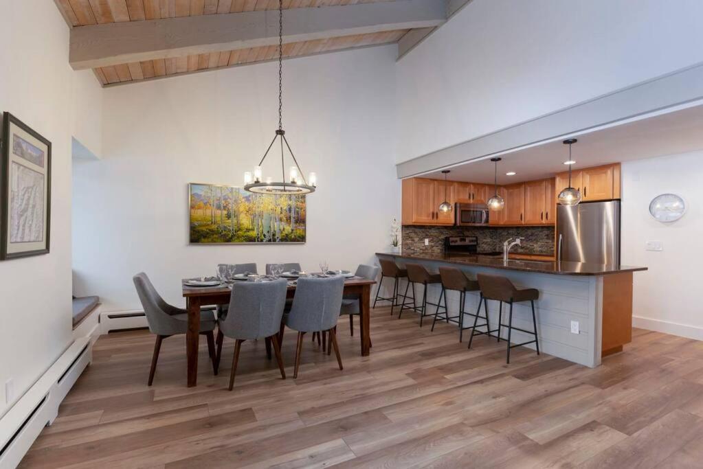 Updated 3 Bedroom 2 Ba With Pool & Hot Tub - Stunning Mountain Views! 스노우매스 빌리지 외부 사진