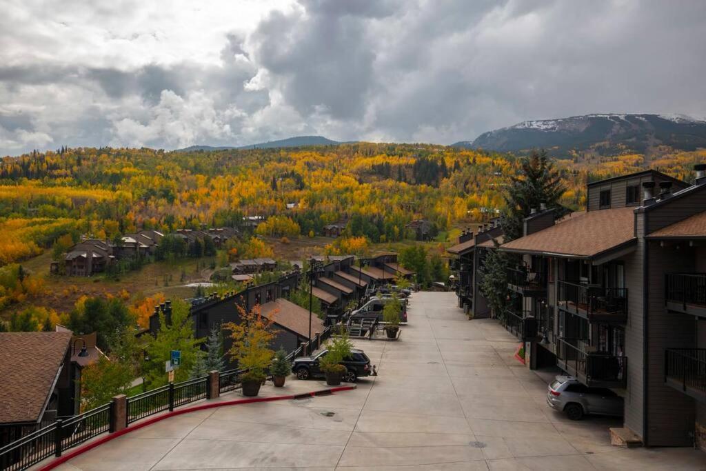 Updated 3 Bedroom 2 Ba With Pool & Hot Tub - Stunning Mountain Views! 스노우매스 빌리지 외부 사진