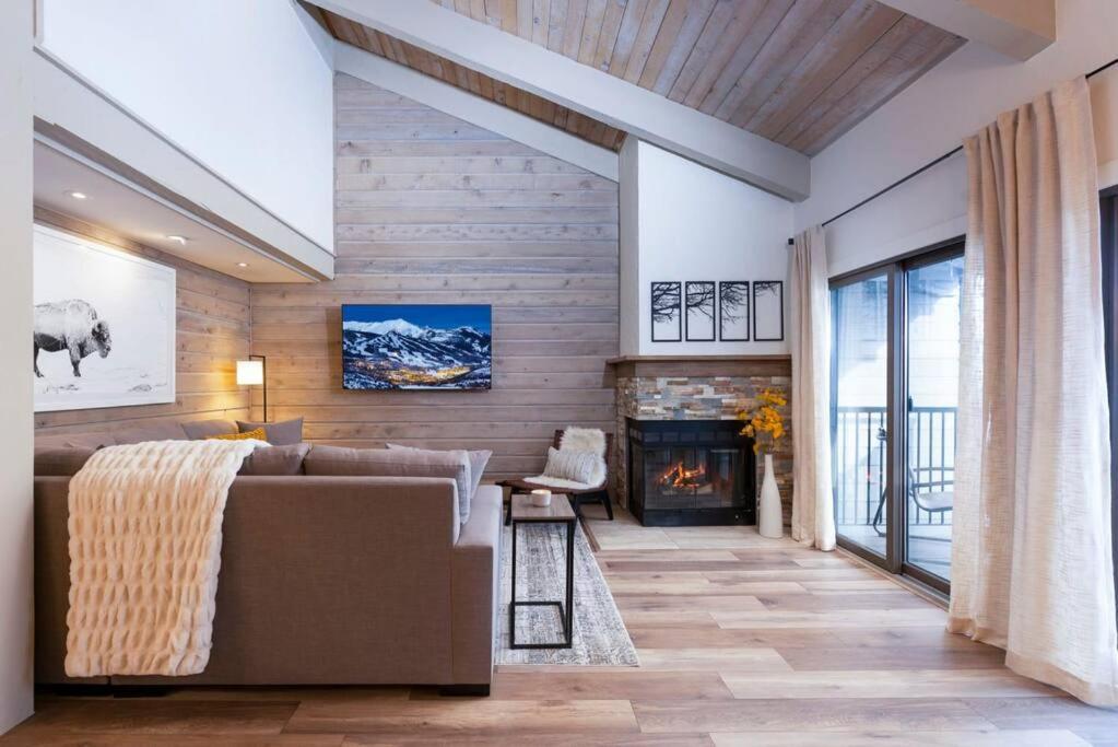 Updated 3 Bedroom 2 Ba With Pool & Hot Tub - Stunning Mountain Views! 스노우매스 빌리지 외부 사진
